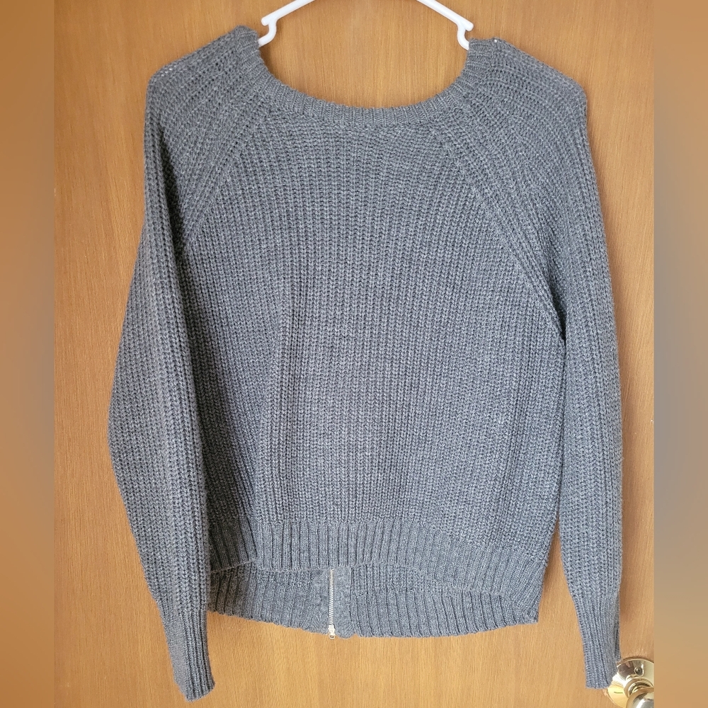 Harve Benard knit sweater with zipper back